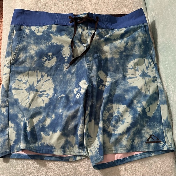 Reef Blue Tie-Dye Swim Shorts 
Men’s 
T3 - Picture 1 of 13